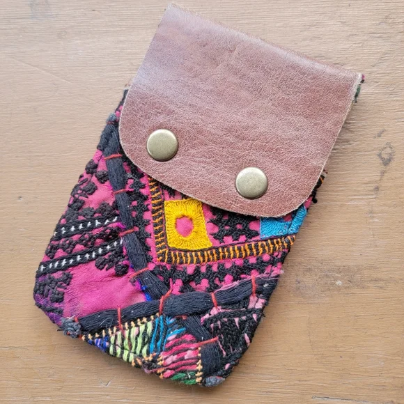 🎱🔮 Free People Boho Embroidered Repurposed vtg banjara hippie Wallet card case - Picture 13 of 16